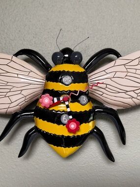 Honey bee wall clock